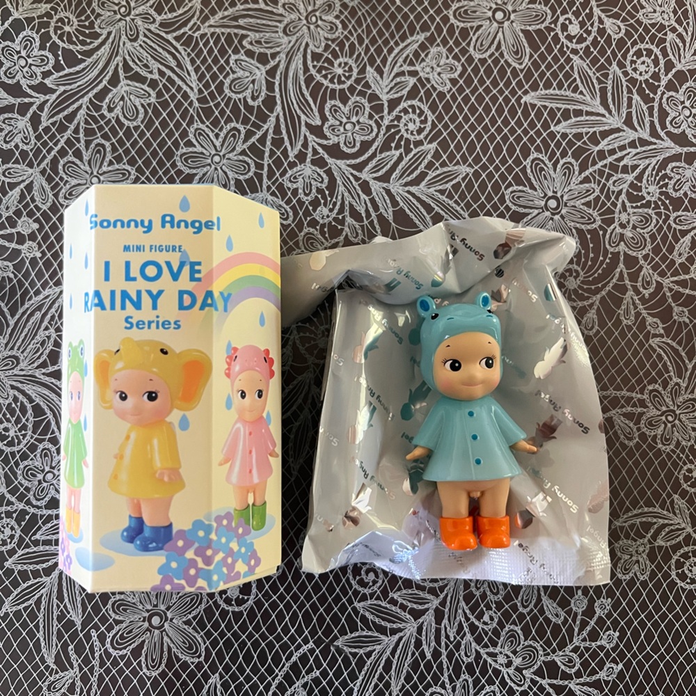 Sonny Angel “I love rainy days” hippopotamus